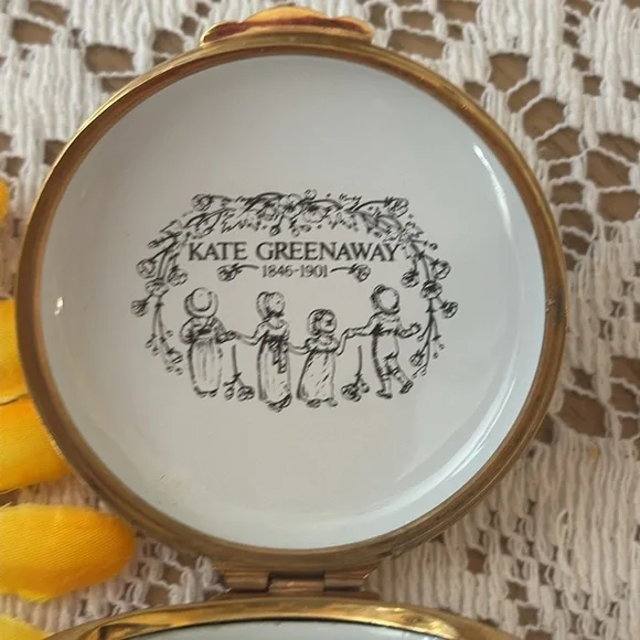 💐Crummles & Co; Vintage, Made in England - Enamel Maypole Kate Greenway Trinket - Picture 4 of 10